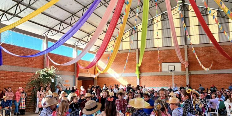 Arraiá das Escolas movimenta Carlos Gomes com festa animada e participação da comunidade