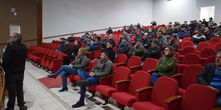 Produtores rurais de Paim Filho conhecem Programa Operação Terra Forte em evento da SDR