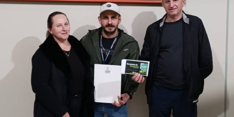 Carlos Gomes recebe representante da Secretaria de Turismo do RS para tratar da revitalização da Praça Gabriel Slusarek