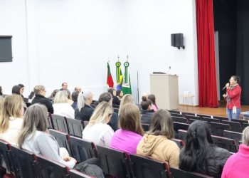 Maximiliano de Almeida promove capacitação para professores da educação básica