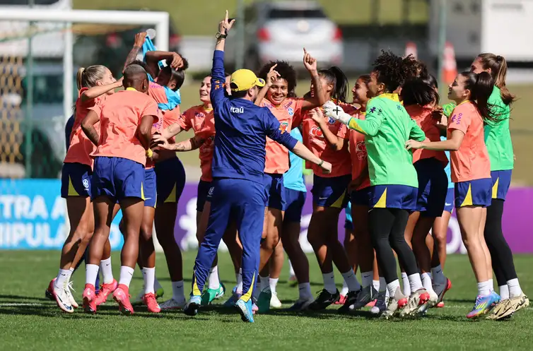 Lívia Villas Boas/CBF/Direitos Reservados seleção brasileira feminina treina na Granja Comary - Arthur Elias - treino - Granja Comary, 2025