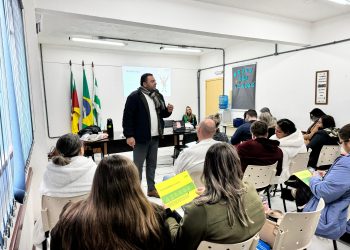 Workshop capacita servidores em Erechim para atendimento à população migrante