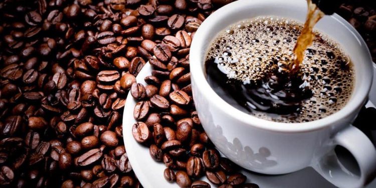 Ignorados nas exceções do tarifaço, exportadores do café e da carne dizem ainda acreditar em acordo