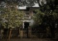 Três anos depois de ir ao ar, podcast ‘A Mulher da Casa Abandonada’ ganha novo episódio; ouça