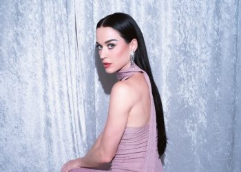 Katy Perry depõe e diz que quer ‘justiça’ em disputa por mansão de US$ 15 milhões