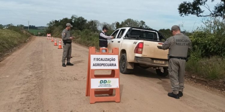 Supervisão regional de Santa Maria realiza barreiras de fiscalização e educação