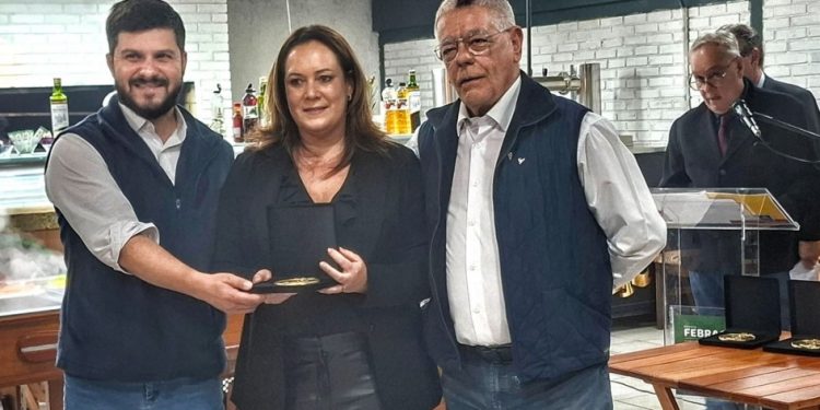 Na Expointer, Medalha Paulo Brossard é entregue para personalidades da agropecuária