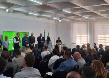 Governo do Estado finaliza convênios para recuperação de estradas rurais em 342 municípios