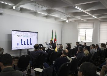 Calculadora para monitorar emissões de GEE é apresentada em treinamento sobre o Manejo de Resíduos da Produção Animal