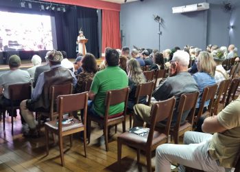 Blumenau vive noite de memórias e grandes emoções com lançamento de documentário que integra a vida de Ingo Penz e a história da Oktoberfest