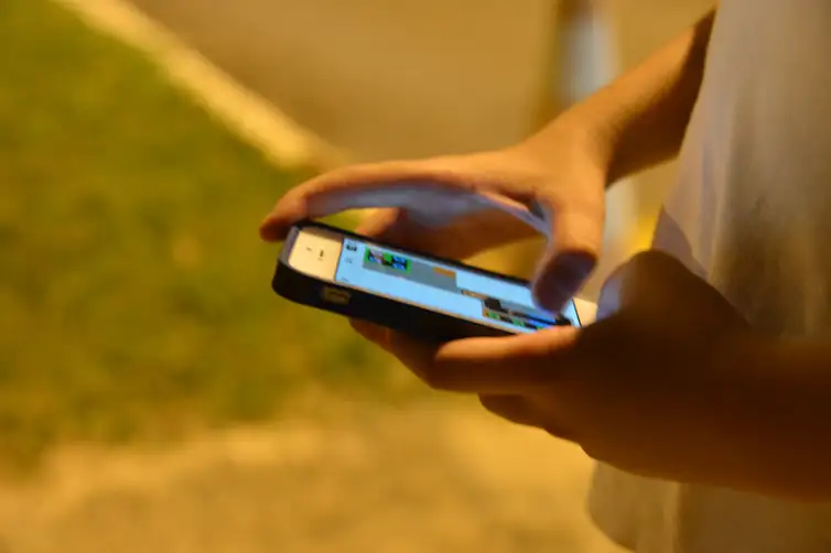 Valter Campanato/Agência Brasil Com o aumento do uso da internet por adolescentes o compartilhamento de fotos íntimas se tornou um perigo para muitos jovens que não medem os riscos dessa exposição