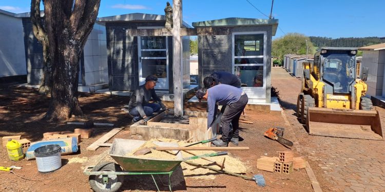Administração de Machadinho Realiza Limpeza e Melhorias no Cemitério Municipal para o Dia de Finados