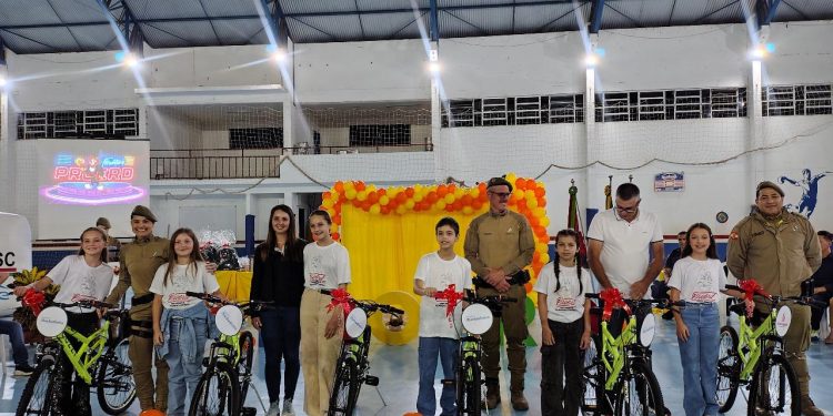 Proerd Piratuba forma mais 94 alunos