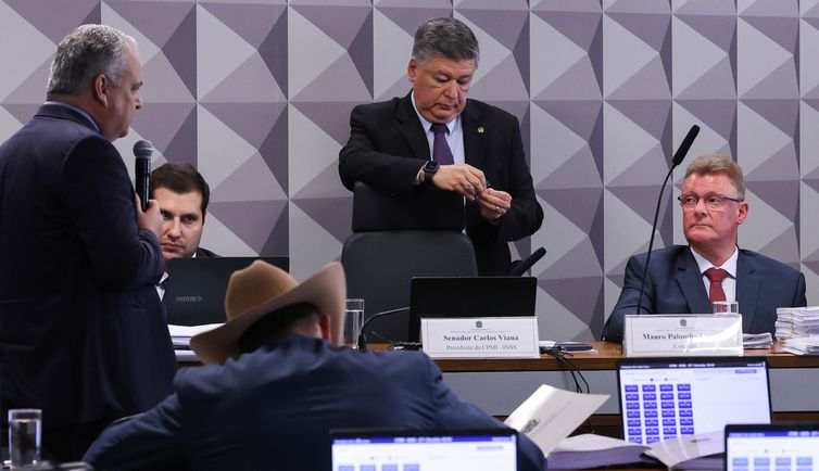 Lula Marques/ Agência Braasil. Brasília - 27/11/2025 - Reunião da Comissão Parlamentar Mista de Inquérito (CPMI) do INSS para ouvir o contador Mauro Palombo Concílio. Ele é responsável pela contabilidade de diversas empresas que, segundo a CPMI. Foto: Lula Marques/Agência Brasil