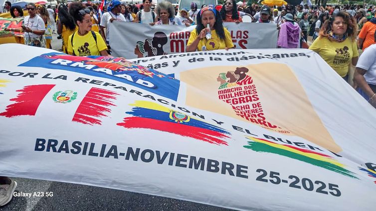 Daniella Almeida/Agência Brasil Brasília (DF), 25/11/2025 – Afro-latinas participam da marcha da mulheres negra na esplanada dos ministérios.
Foto: Daniella Almeida/Agência Brasil