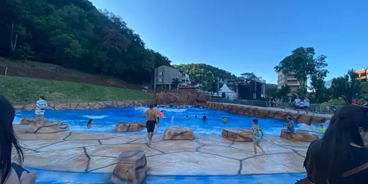 Termas de Marcelino Ramos inaugura piscina de ondas