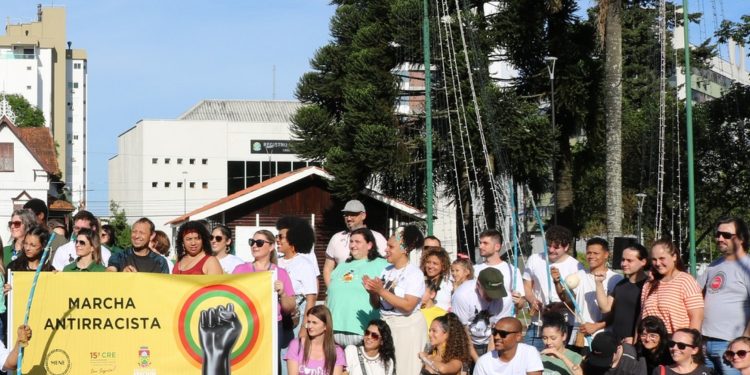 Marcha Antirracista mobiliza comunidade em Erechim no Dia da Consciência Negra