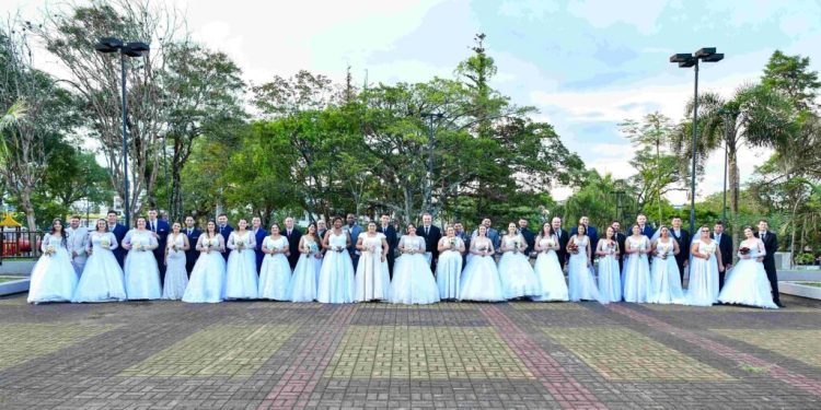 23 casais oficializam união no Casamento Cooperado Aurora