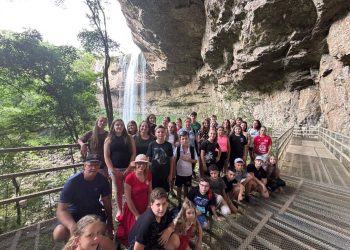 Adolescentes de Carlos Gomes participam de colônia de férias cultural na Serra Gaúcha