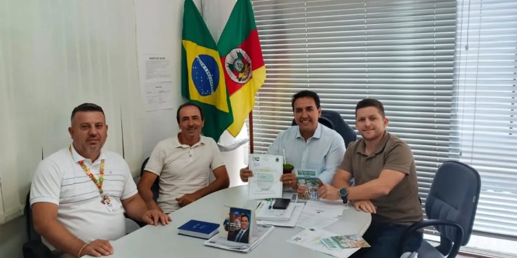 Prefeito e vice-prefeito de Viadutos cumprem agenda institucional em Porto Alegre