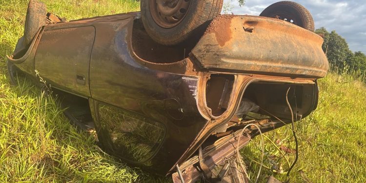 Homem é encontrado morto dentro de veículo acidentado em Piratuba