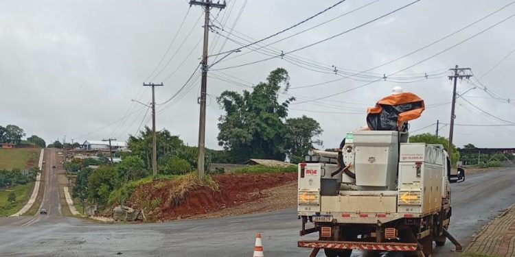 Machadinho enfrenta longa espera por energia elétrica após fenômeno climático