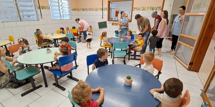 Escolas municipais de Viadutos iniciam o ano letivo
