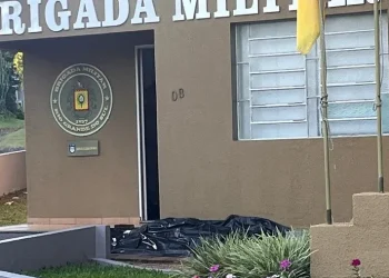 Suspeito de matar ex e pai de filhos dela é encontrado morto em frente a prédio da polícia no RS