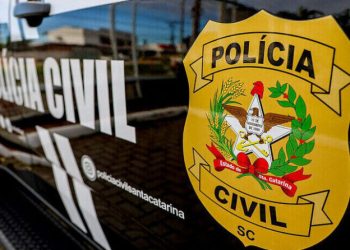 Polícia Civil realiza operação em Santa Catarina para investigar apologia ao nazismo e ameaça à escola