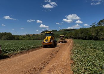 Prefeitura realiza melhorias em estrada na comunidade Beira Rio, em São João da Urtiga