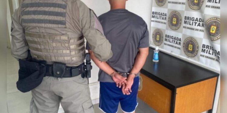 Homem é preso após invadir residência e tentar estuprar mulher em Passo Fundo