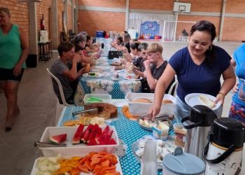 CRAS reúne pais e apresenta atividades do Serviço de Convivência em Carlos Gomes