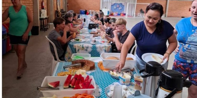 CRAS reúne pais e apresenta atividades do Serviço de Convivência em Carlos Gomes