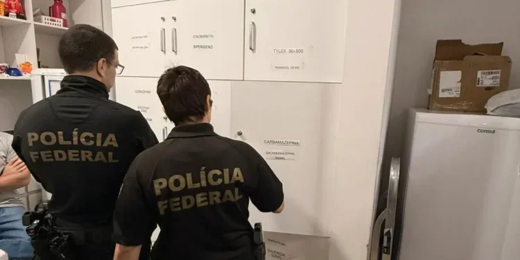 Servidor público é preso por tráfico internacional de medicamentos e drogas em Capinzal e Ouro