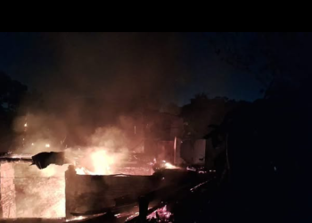 Incêndio destrói casa no interior de São João da Urtiga; criança é levada ao hospital
