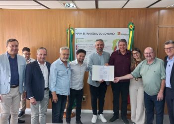 Paim Filho firma convênio do programa Pavimenta para continuidade de obra na Avenida Rio Grande