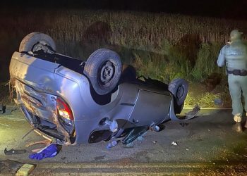 Saída de pista seguida de capotamento na ERS-208, em Machadinho