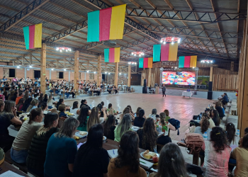 Formação continuada reúne mais de 250 professores em encontro sobre tecnologia e educação em São João da Urtiga