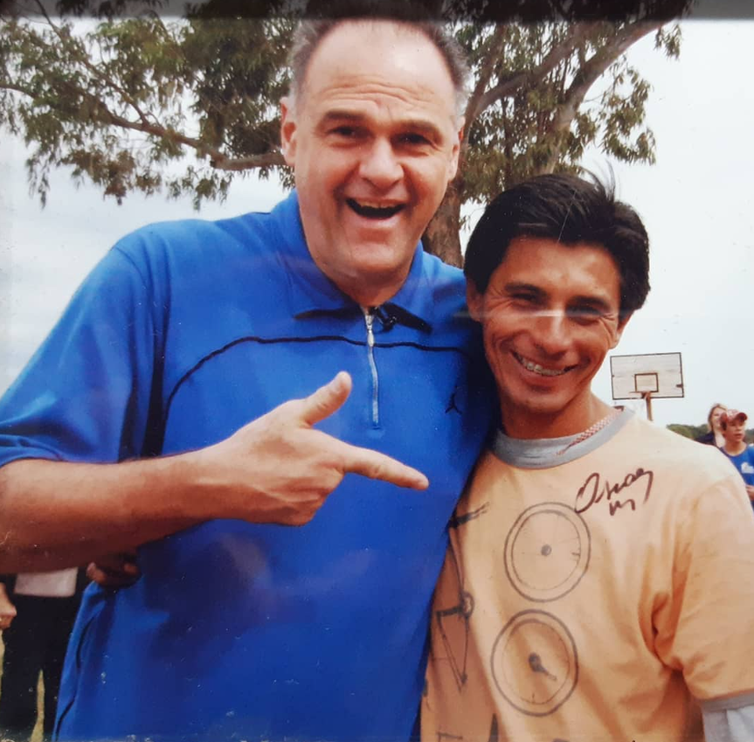 Oscar Schmidt e o professor de basquete Hugo Costa, de Ponta Porã (MS)