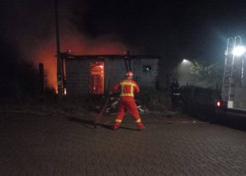 Incêndio destrói residência no bairro Santa Luzia em Machadinho
