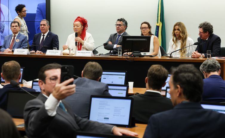 Lula Marques/Agencia Brasil Brasília – DF- 29/04/2026 – Instalação da comissão especial da Câmara que vai analisar as propostas que acabam com a escala 6x1. Foto: Lula Marques/ Agência Brasil.