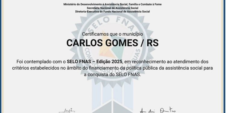 Carlos Gomes recebe selo nacional de excelência na gestão da assistência social