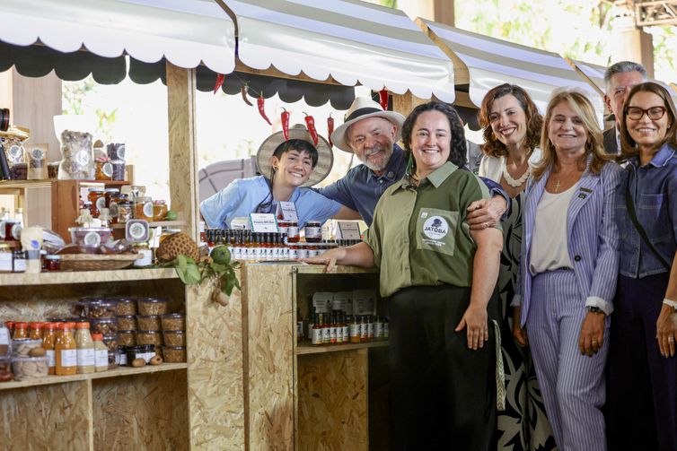 Brasília (DF), 23/04/2026 - O presidente Luiz Inácio Lula da Silva visita o pomar da ciência, onde serão apresentadas pesquisas de pitaya, maracujá e baunilha e participa da cerimônia de abertura da Feira Brasil na Mesa, na Embrapa Cerrados, em Planaltina (DF). 
Foto: Fabio Rodrigues-Pozzebom/Agência Brasil