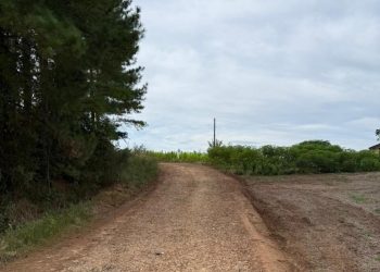 Manutenção de estradas do interior integra agenda de ações em Maximiliano de Almeida