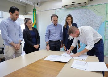 Assinado convênio para pavimentação entre Carlos Gomes e Centenário