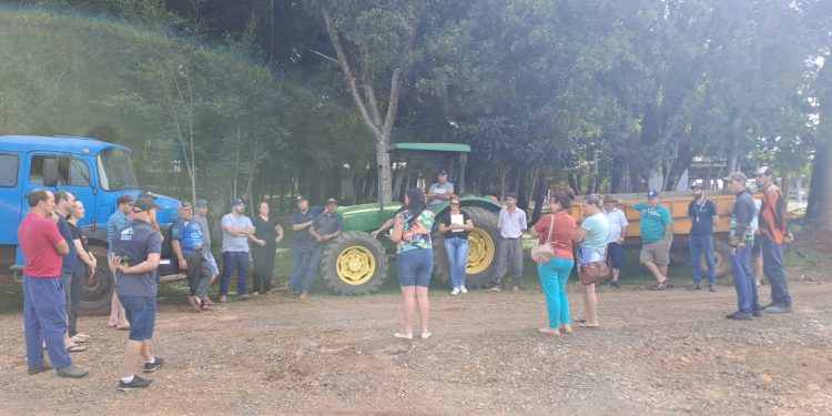Produtores de Machadinho são beneficiados com entrega de sementes forrageiras