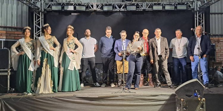 Costelão na Brasa reúne grande público e marca noite de tradição e confraternização em Machadinho