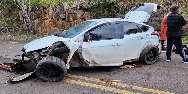 Acidente com carro que se dirigia para Maximiliano de Almeida, mobiliza Bombeiros em Santa Catarina