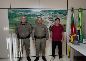 Prefeito de São João da Urtiga recebe novo comandante da Brigada Militar e reforça parceria pela segurança