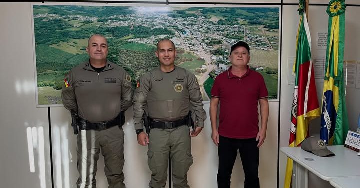 Prefeito de São João da Urtiga recebe novo comandante da Brigada Militar e reforça parceria pela segurança